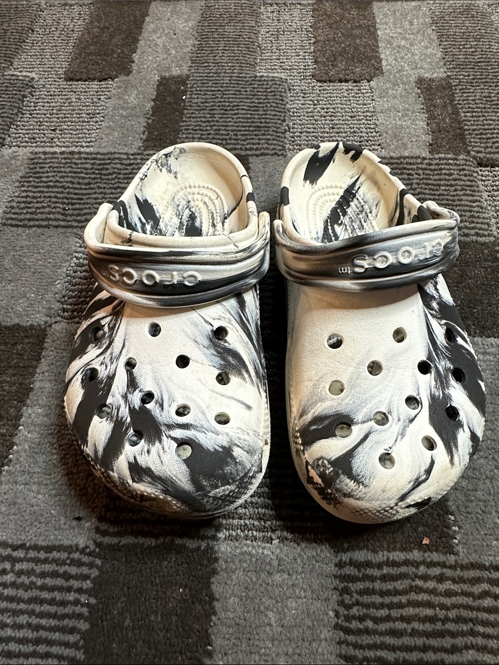 CROCS Kids Black & White Marble Slip-On Clogs size J2